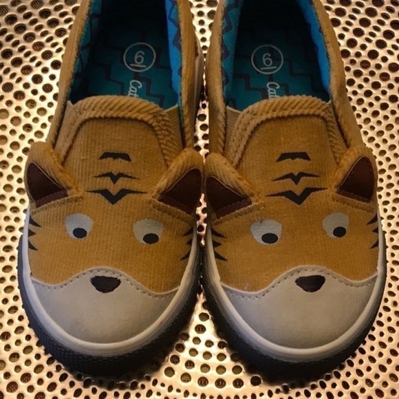 Cat & Jack shoes size 6 - Picture 4 of 6